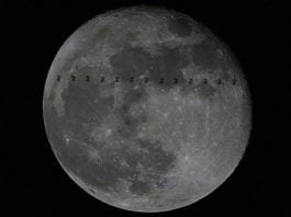 Vídeo: La Estación Espacial Internacional vista a la luz de la Luna