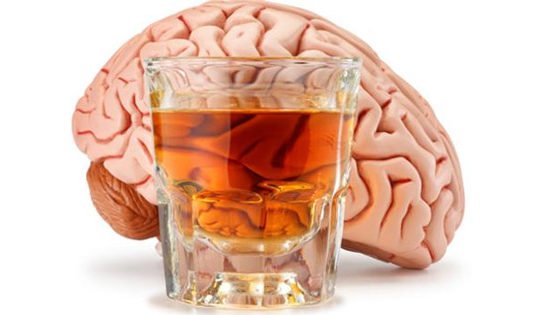El consumo continuado de alcohol afecta más al cerebro de los hombres según un estudio