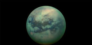 Cassini detecta en Titán una molécula fundamental en el origen de la vida