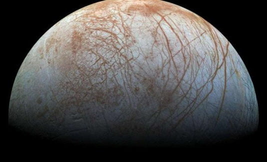 Nuevo estudio analiza la habitabilidad de los mundos de hielo Europa