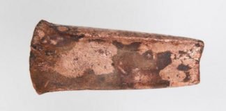 Descubierta un hacha igual que la que portaba Ötzi, el hombre del hielo de los Alpes