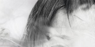 Extraños, de Kimberly McCreigh: un thriller juvenil con tintes de ciencia ficción