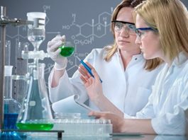 Entrevista a FJI/Precarios por el Día Internacional de la Mujer y la Niña en Ciencia