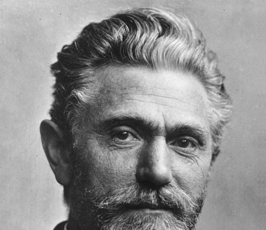 En enero, en Akal: La mujer y el socialismo, de August Bebel