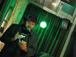 Un dios de paredes hambrientas, de Garret Cook, en 2018 en Orciny Press