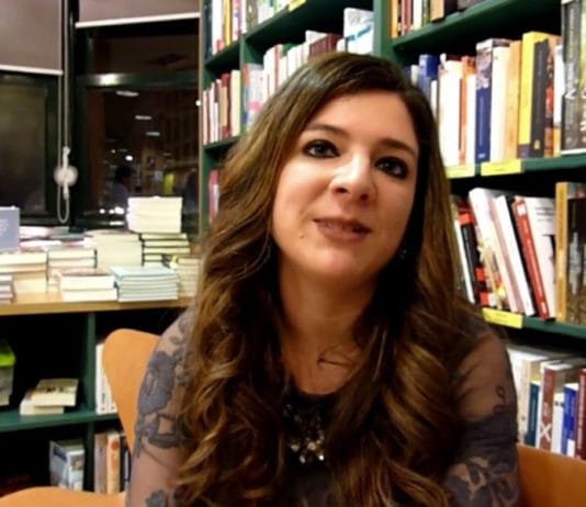 Victoria Álvarez saluda a los amigos de Fantasymundo