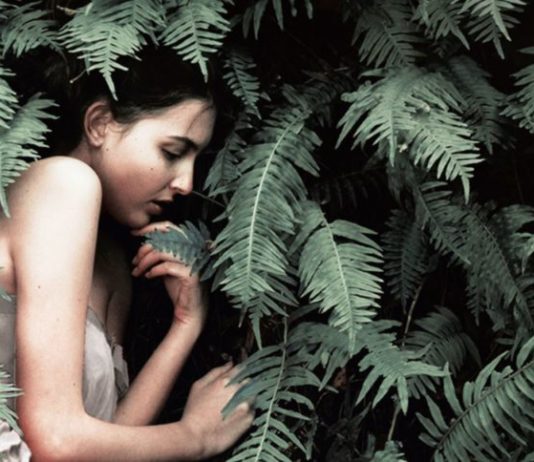 ‘El bosque sabe tu nombre’, la primera novela de Alaitz E. Leceaga, llega en mayo