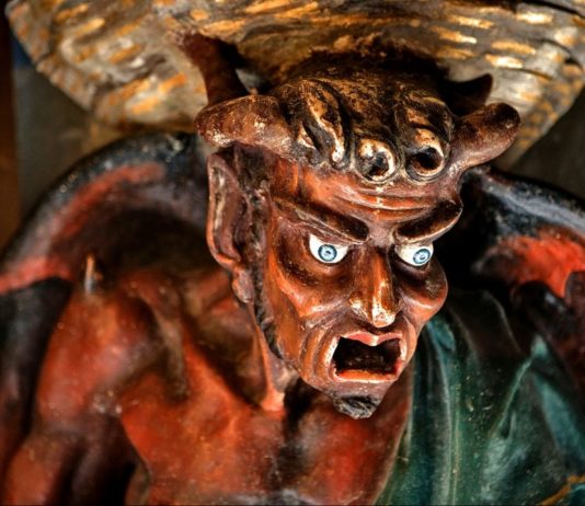 «La caja secreta. El legado de Rennes-le-Château», de Enric Sabarich. ¿Creemos en Dios o necesitamos a Dios?