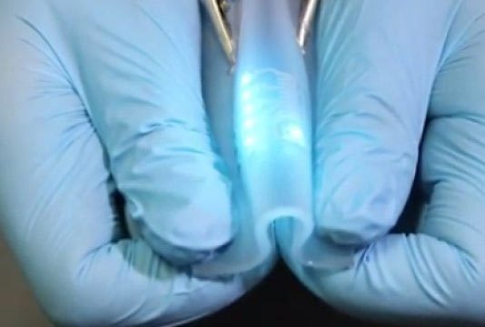 Investigadores chinos inventan un nuevo material para fabricar circuitos eléctricos que pueden estirarse y doblarse Circuito estirable y doblable