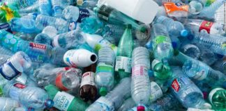 Una enzima que come plásticos podría eliminar miles de millones de toneladas de desechos plasticos