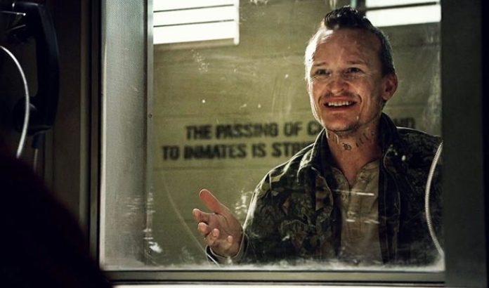 Damon Herriman como Charles Manson Damon Herriman como Charles Manson