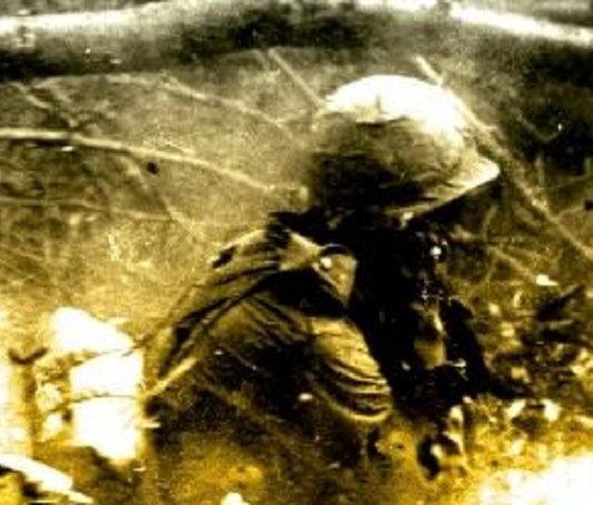 «Todas las banderas. Las guerras ocultas del siglo XX», publicado por la editorial Pasado y Presente