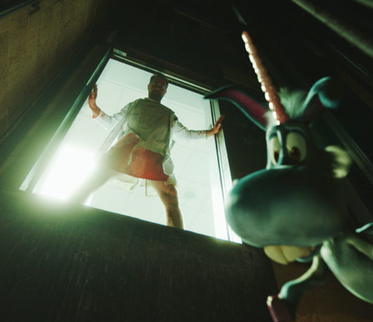 “Happy!”: brutal, gamberra y divertida odisea navideña Happy! Primera temporada
