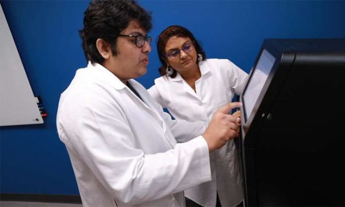 Saroj Chakraborty y Bina Joe