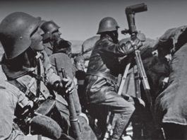 «La cámara en el macuto», de Pablo Larraz y Víctor Sierra-Sesúmaga, publicado por La Esfera de los Libros