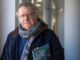 «Ligero de equipaje: Vida de Antonio Machado», de Ian Gibson y Quique Palomo Ian Gibson