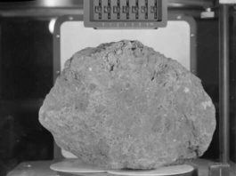 Una roca lunar recuperada por astronautas del Apollo 14 probablemente se originó en la Tierra Roca lunar traída por el Apollo 14