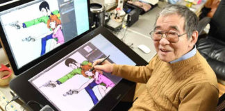 Muere Monkey Punch, creador del conocido «Lupin III» Kazuhiko Katō (Monkey Punch) dibujando en una tableta digitalizadora
