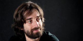 «Los que duermen», de Juan Gómez Bárcena, y los que nos quedamos dormidos