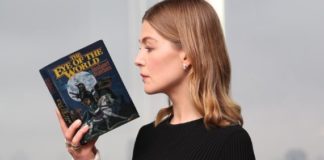 Rosamund Pike será Moraine en la serie de La Rueda del Tiempo La Rueda del Tiempo | Fantasymundo