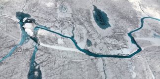 Investigadores descubren 56 lagos debajo de la capa de hielo de Groenlandia Agua fusionada en la capa de hielo de Groenlandia