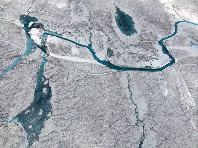 Agua fusionada en la capa de hielo de Groenlandia