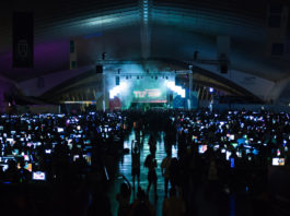 TLP Tenerife recibe una nueva edición con el encendido de 2100 pantallas Encendido de pantallas de TLP Tenerife Summer 2019 | Fuente: Ayoze Hernández