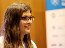 Verónica Pavés, periodista científica: “apenas el 14,3% de las científicas aparece en las noticias” Periodista científica Verónica Pavés en la conferencia científica de TLP Innova