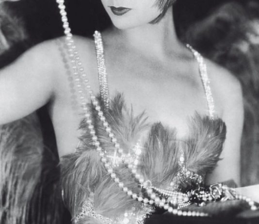 «Las mil y dos noches», de Carole Geneix: lujo y muerte en el París de la Belle Époque