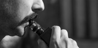 Al menos cinco muertos en EE. UU. por una enfermedad pulmonar relacionada con el vapeo y aceites con vitamina E Vapeo