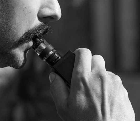 Al menos cinco muertos en EE. UU. por una enfermedad pulmonar relacionada con el vapeo y aceites con vitamina E Vapeo