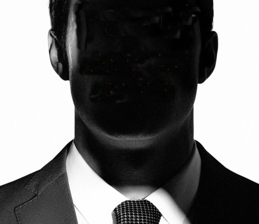 Llega a las librerías Un hombre decente, la nueva novela de John le Carré, publicada por Planeta