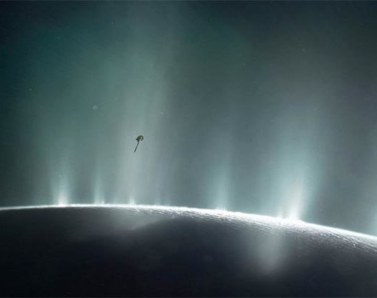 Nuevos compuestos orgánicos encontrados en los granos de hielo de Encélado Encélado