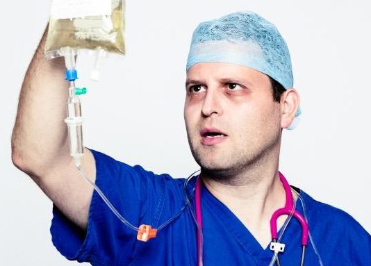 Booket publica Esto te va a doler, el diario secreto de un médico residente, de Adam Kay Adam Kay