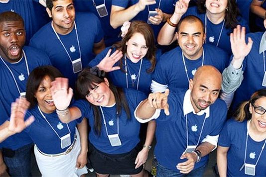 Apple deberá pagar 60 millones de dólares a sus empleados por el tiempo perdido registrándoles Empleados de Apple