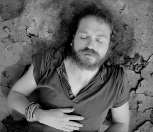 Benceno en la piel, de Román Sanz: Una de zombis original