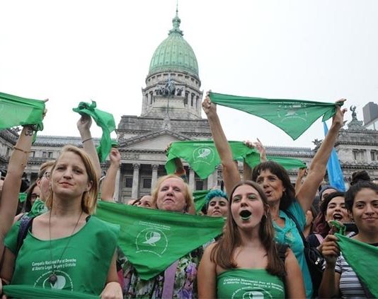 La ola verde (Que sea ley): Historia de una lucha feminista por el aborto digno en Argentina La Ola Verde argentina