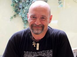 Entrevista a Carlos Sisí: «El mal debe existir porque forma parte de esta escuela de la vida.»