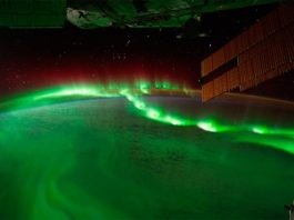 Descubiertos algunos misterios de las auroras, gracias a la misión THEMIS de la NASA Cuentas de auroras vistas desde la Estación Espacial Internacional, 17 de septiembre de 2011 (ID de fotograma: ISS029-E-6012). Crédito: NASA