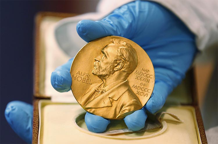 Una medalla de oro del Premio Nobel