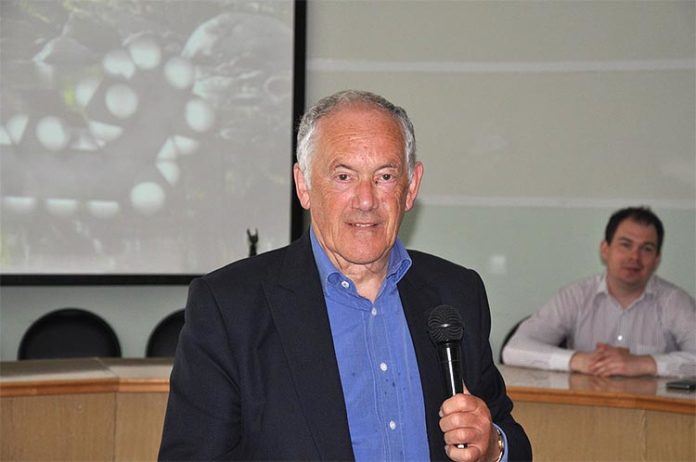 Peter Atkins, químico británico Peter Atkins, químico británico