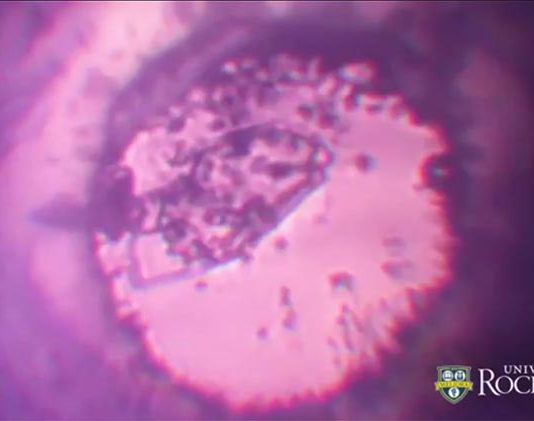 Investigadores sintetizan un material superconductor a temperatura ambiente Primer material superconductor a temperatura ambiente