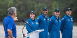 SpaceX trasladará este sábado a cuatro astronautas a la Estación Espacial Internacional Los astronautas de la NASA Shannon Walker, Victor Glover y Mike Hopkins, y el astronauta japonés Soichi Noguchi