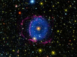 La Nebulosa del Anillo Azul: El destino de las estrellas binarias Investigación sobre la misteriosa Nebulosa del Anillo Azul, compuesta por gas hidrógeno en expansión (azul) que se expande desde una estrella central, que es el núcleo remanente de una fusión estelar