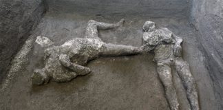 Secuenciado el primer genoma humano de la erupción en Pompeya del monte Vesubio en el año 79 Restos arqueológicos en Pompeya