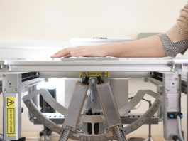 La tecnología de rayos T abre la puerta al tratamiento de la piel personalizado Una demostración de cómo se puede utilizar el equipo de rayos T para escanear la piel de una persona y conseguir un tratamiento de la piel personalizado