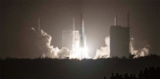 Una sonda china está recolectando muestras lunares tras aterrizar Muestras lunares: Un cohete Long March 5 que lleva la sonda lunar Chang'e-5 de China se lanza desde el Centro Espacial Wenchang en la isla de Hainan en el sur de China en noviembre de 2020