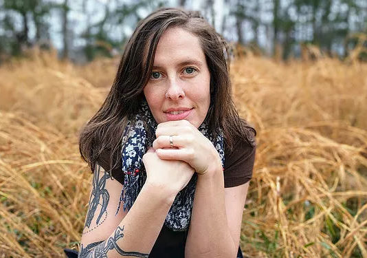 «Las diez mil puertas de Enero» de Alix E. Harrow – ¡Fantástico debut!