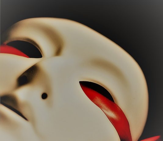 «La hora de los hipócritas» de Petros Márkaris: crítica social y novela negra o el retorno del abuelo Jaritos