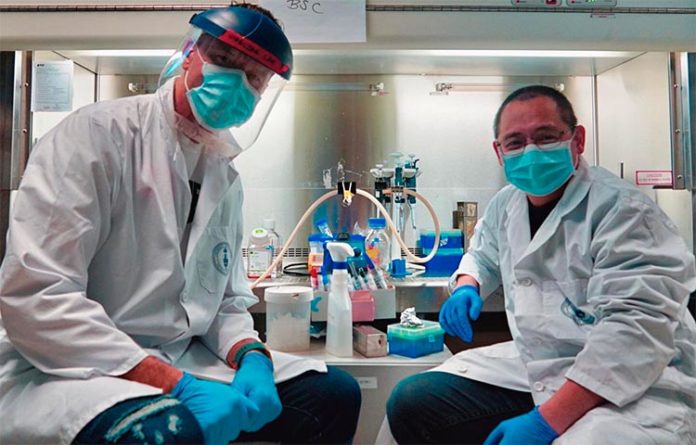Los coinventores del medidor de Anticuerpos COVID-19, Igor Stagljar, investigador del Centro Donnelly y profesor de la U of T, y Zhong Yao, investigador asociado principal del Centro Donnelly Los coinventores del medidor de Anticuerpos COVID-19, Igor Stagljar, investigador del Centro Donnelly y profesor de la U of T, y Zhong Yao, investigador asociado principal del Centro Donnelly
